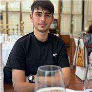 Me defino como un docente dinámico, paciente y apasionado por la enseñanza. Mi enfoque es claro y práctico.